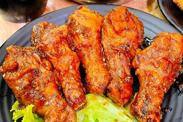 Thử thách cùng gà rán sốt cay ‘cháy lưỡi’ chỉ có tại Chicken Plus