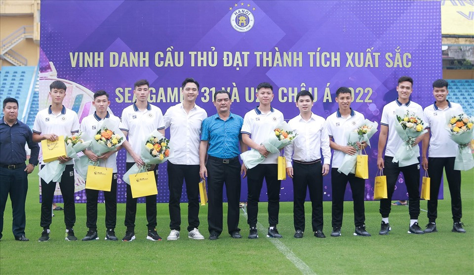 Dàn sao Hà Nội FC được thưởng 3 tỷ đồng