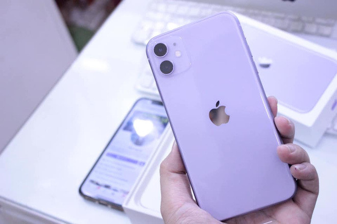 Giá iPhone 11 giảm xuống dưới 12 triệu đồng, hàng chưa đập hộp 'bay' 6 triệu