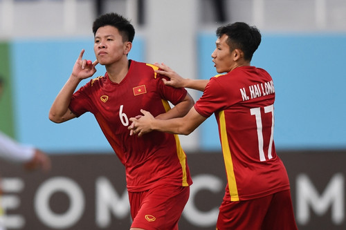 Tuyển thủ U23 Việt Nam gãy xương sườn