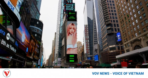 Vietnamese singer appears in Spotify campaign on Times Square billboard