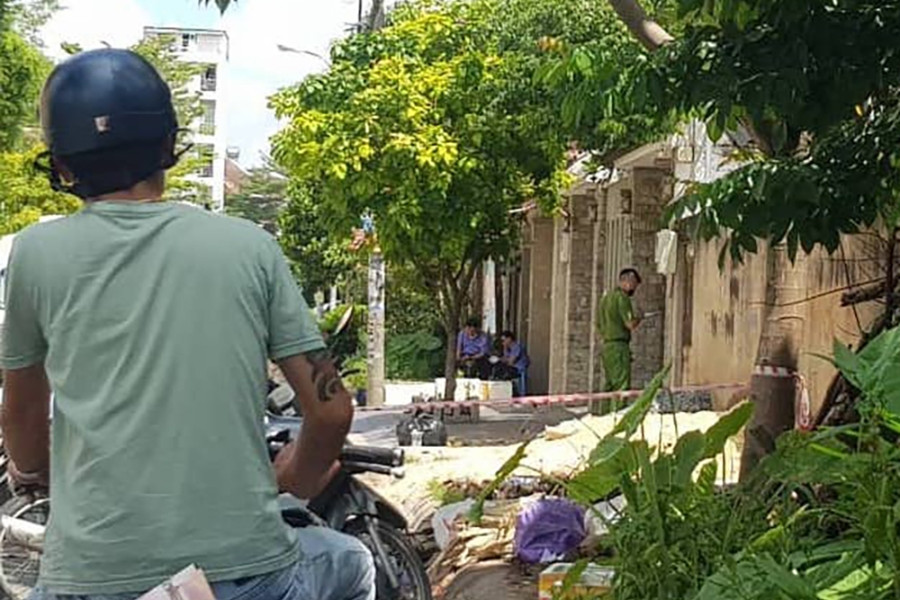 Truy bắt sát thủ mặc áo GrabBike đâm chết đại gia ở biệt thự TP.HCM