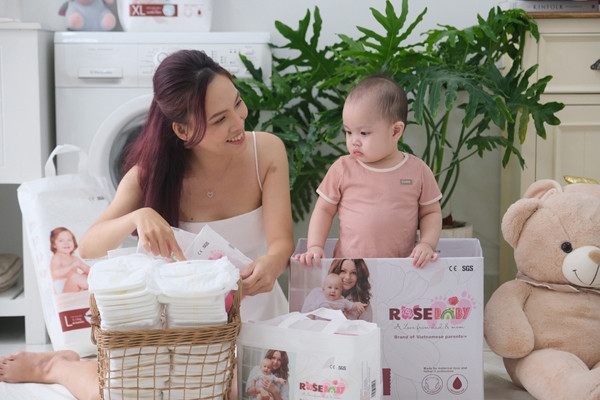 Tã trẻ em kiểu mới, nhẹ nỗi lo đóng bỉm nhiều bị chân vòng kiềng
