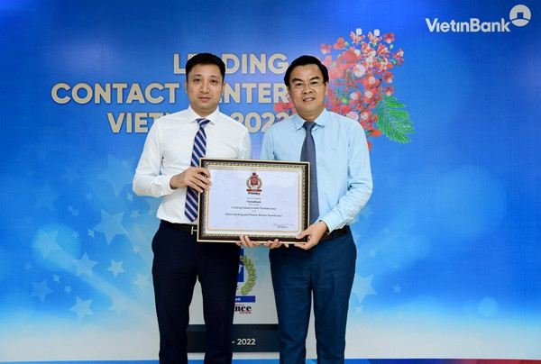 VietinBank nhận giải Trung tâm Dịch vụ khách hàng dẫn đầu Việt Nam 5 năm liên tiếp