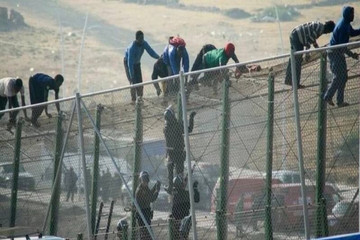 Biên giới trên bộ duy nhất giữa EU và châu Phi bị tấn công