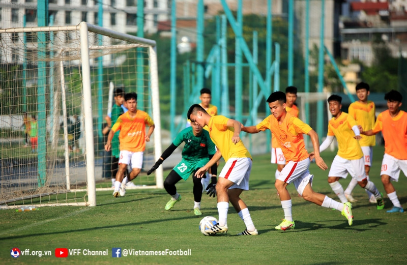 U19 Việt Nam thắng đội đầu bảng V-League