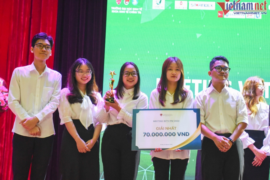 Nhóm sinh viên giành ngôi quán quân thi tìm “vaccine” cho nền kinh tế