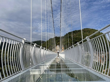 Bach Long Glass Bridge - A news tourist attraction in Moc Chau