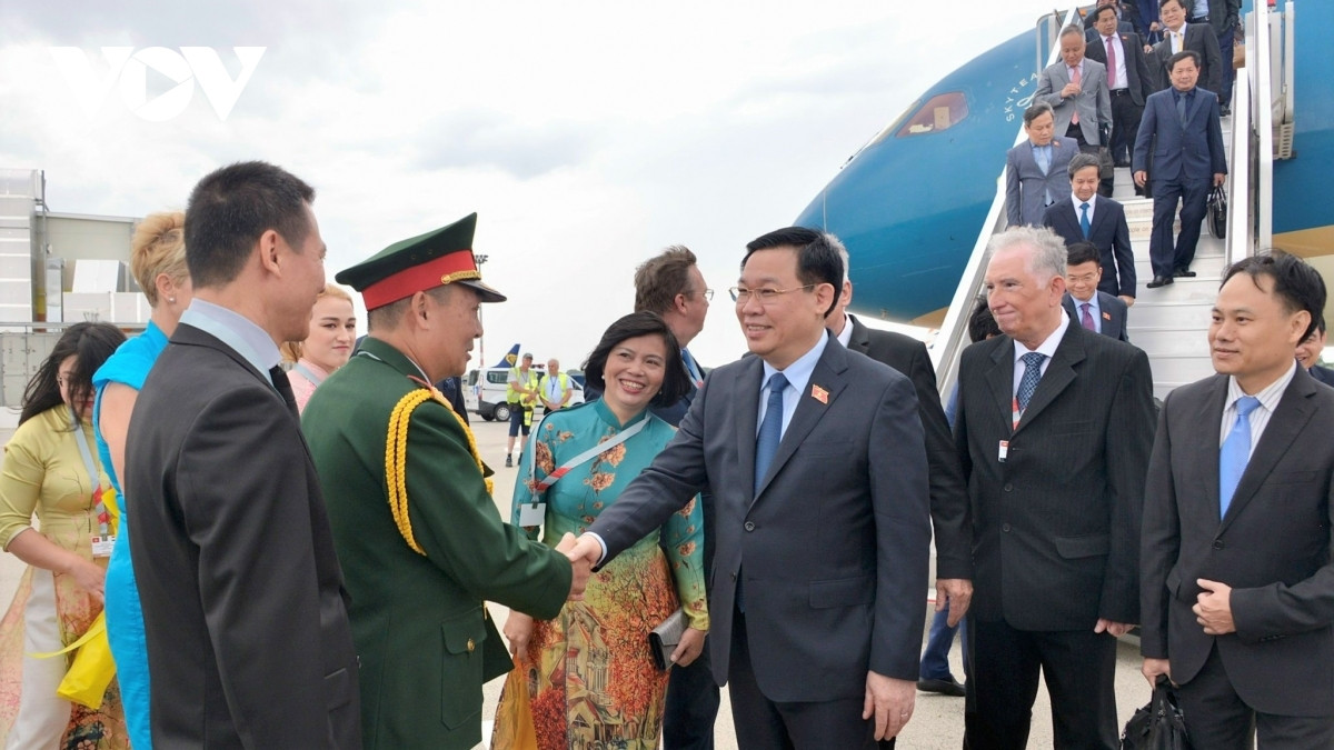 national assembly chairman arrives in budapest for hungary visit picture 1