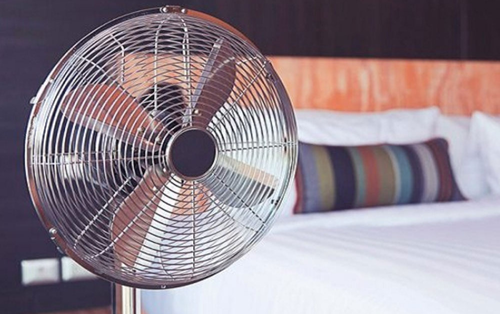 вентилятор минусы. вентилятор напольный. жарко в квартире. Ballu bif-8b. спасаемся от жары.