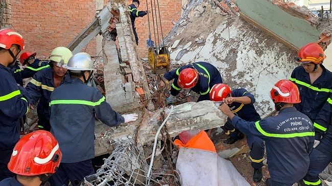 TP.HCM: Bức tường lớn đổ sập đè chết một thợ xây đang làm việc