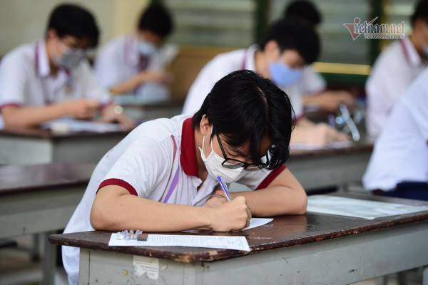 Đề Vật lý thi tốt nghiệp THPT: Khó hơn đề minh họa?