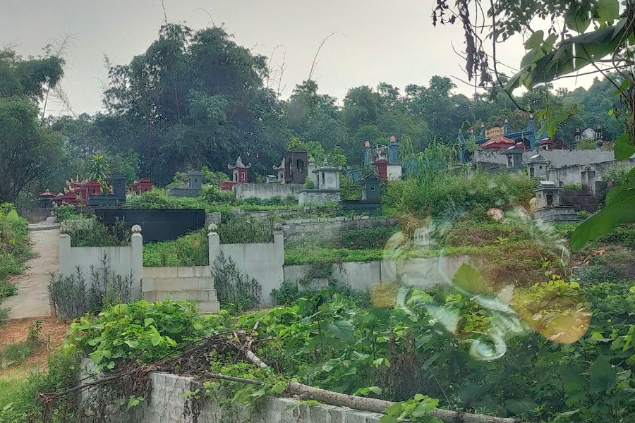 Phát hiện xác người đàn ông ở Hà Giang đang phân hủy tại nghĩa trang