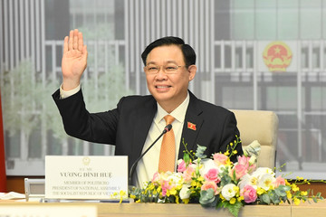 Chủ tịch Quốc hội chúc mừng Quốc hội Vương quốc Thái Lan