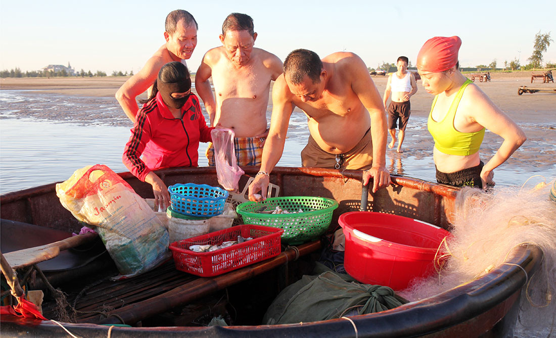 Báo Anh 'khen' những người chở hàng siêu đẳng ở VN