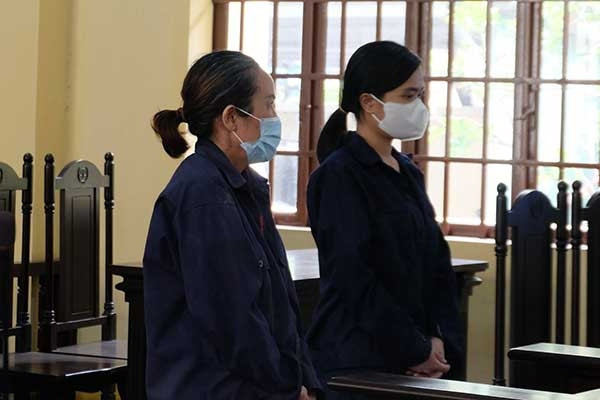 Đòi tiền hỗ trợ Covid-19, hai mẹ con lao vào đánh công an