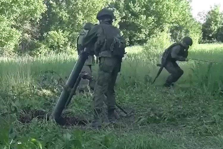Video quân Nga giao tranh với lính châu Âu và Gruzia ở Ukraine