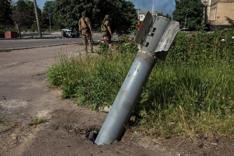 Quân Ukraine rút khỏi Lysychansk, Kiev tuyên bố phá kho đạn Nga