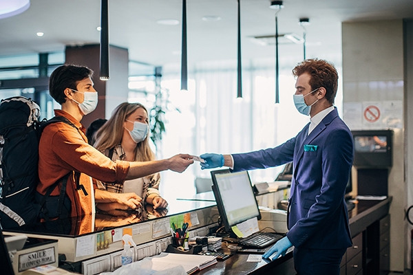 Những sai lầm khi nhận/trả phòng khách sạn khiến bạn 'ném tiền qua cửa sổ'