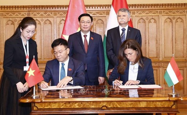 Vietnam, Hungary seal judicial cooperation deal for 2022-2023 hinh anh 1