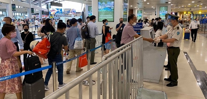 Noi Bai Airport overwhelmed by rising passenger numbers