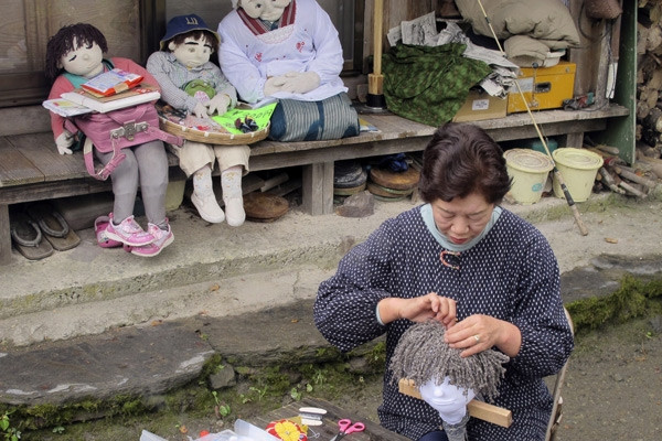 Ngôi làng hơn 300 búp bê ở Nhật, nhiều người đi qua rùng mình