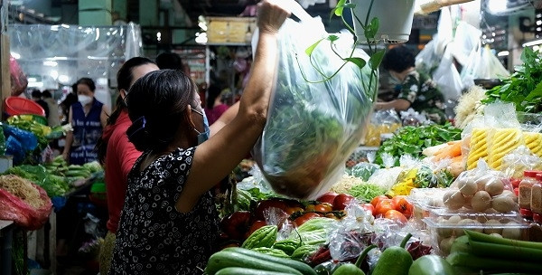 Bắp cải, trứng gà... đến mỳ tôm đồng loạt tăng giá, bà nội trợ đau ví