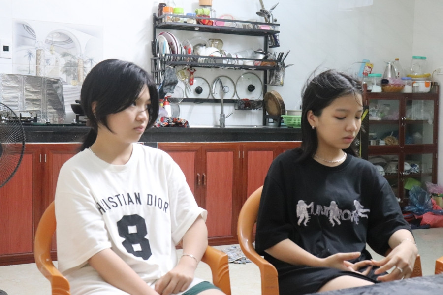 Hai chị em mồ côi cha trúng tuyển top đầu trường chuyên ở Thanh Hóa