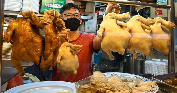 Khủng hoảng cơm gà Singapore: 