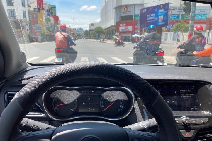 Lai xe qua giao lo an toan anh 2