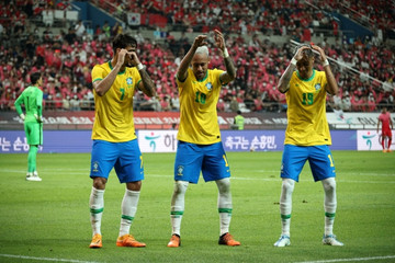 Neymar lập cú đúp penalty, Brazil đè bẹp Hàn Quốc