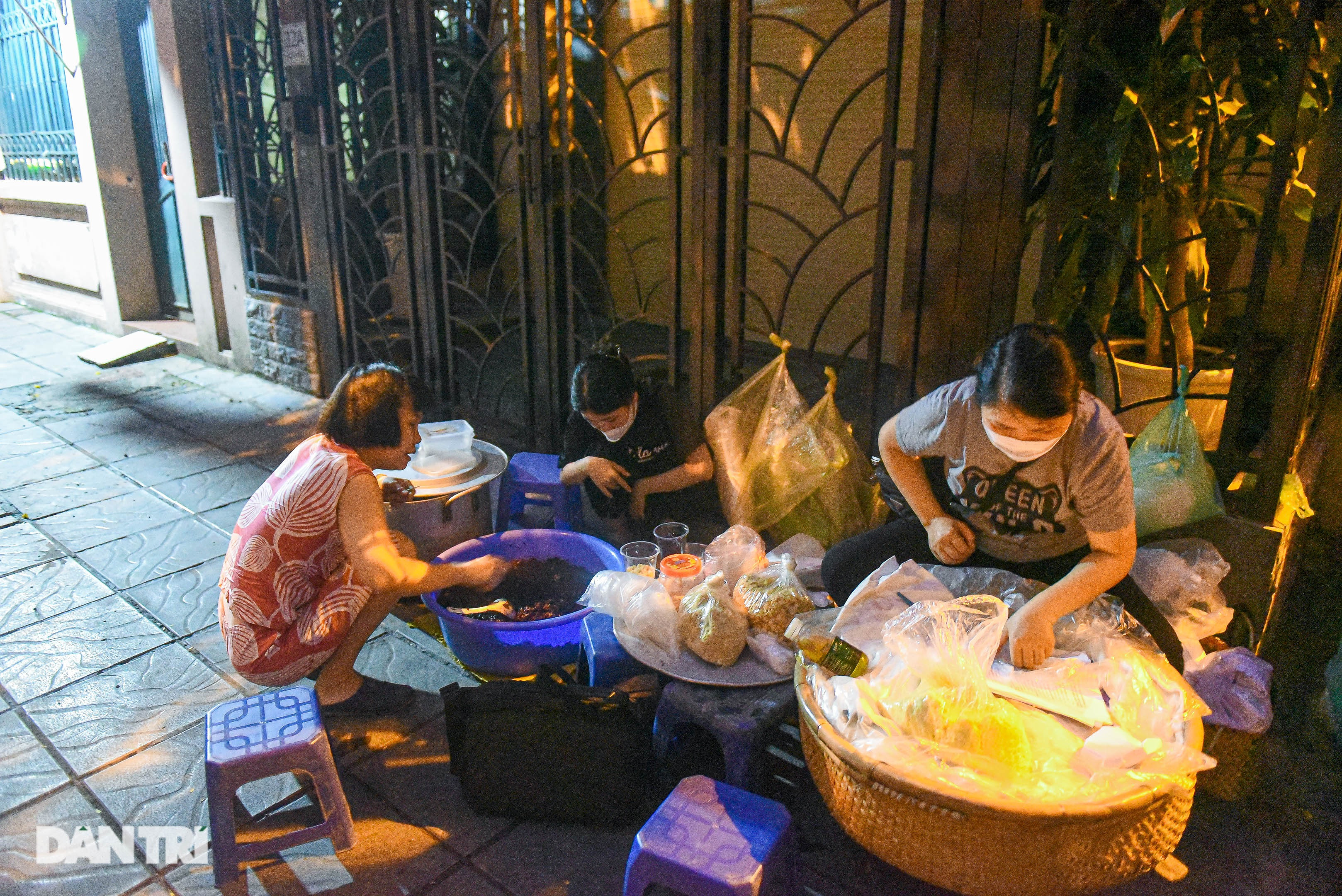 Ngôi làng thức giấc lúc 2h sáng bán đồ diệt sâu bọ ở Hà Nội - 7