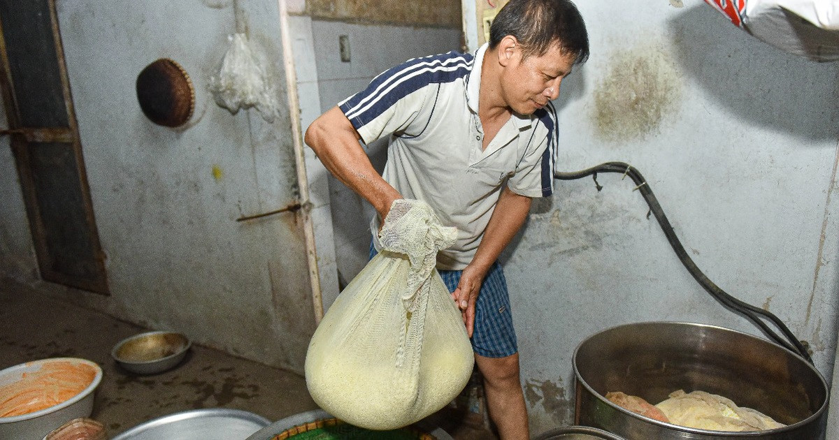 Ngôi làng thức giấc lúc 2h sáng bán đồ 