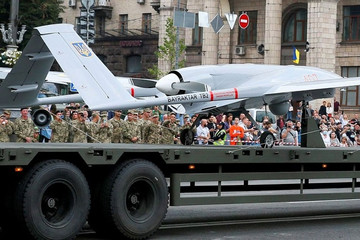 Thổ Nhĩ Kỳ tặng máy bay không người lái tấn công cho Ukraine