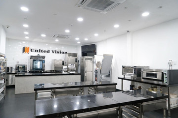 Đến United Vision trải nghiệm thiết bị làm bánh nhà hàng khách sạn miễn phí