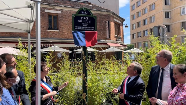 Paris square named after Vietnamese pilot hinh anh 1