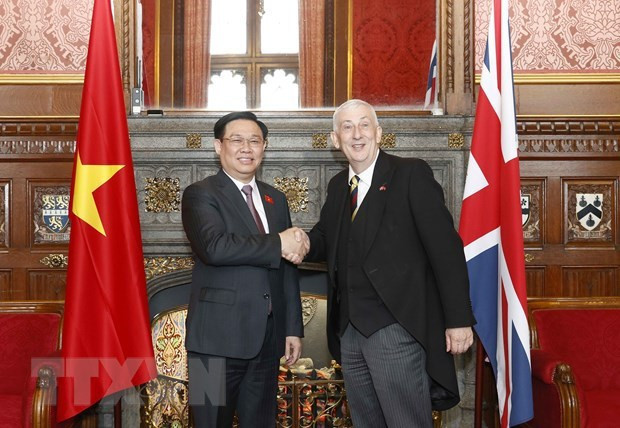 Vietnamese top legislator holds talks with British lower house speaker hinh anh 1