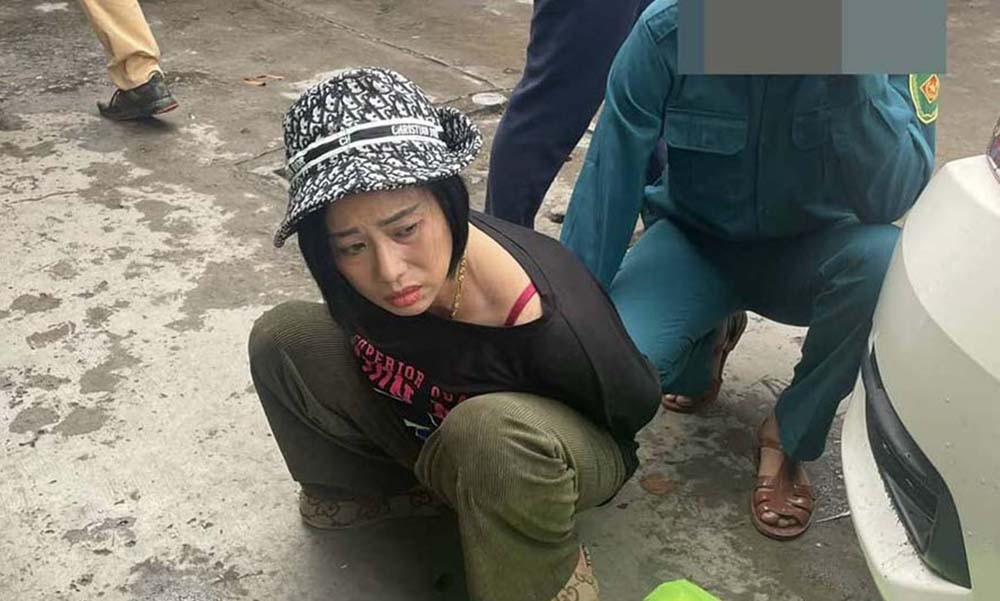 Forced mother and daughter to transfer 10 cakes of heroin from Cambodia to Vietnam