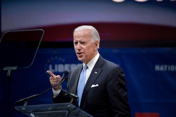 Vợ chồng ông Biden phải sơ tán do phi cơ bay nhầm vùng cấm