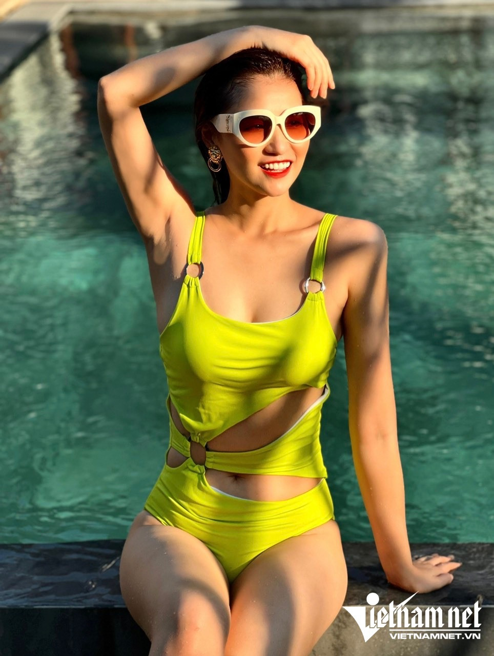 Lã Thanh Huyền diện bikini khoe dáng nóng bỏng khác hẳn trên phim