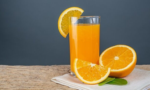Nên uống nước cam thời điểm nào là tốt nhất?