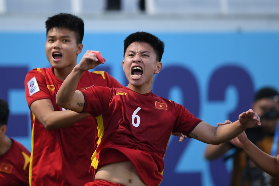 Video Vũ Tiến Long 'nã rocket' cháy lưới U23 Hàn Quốc