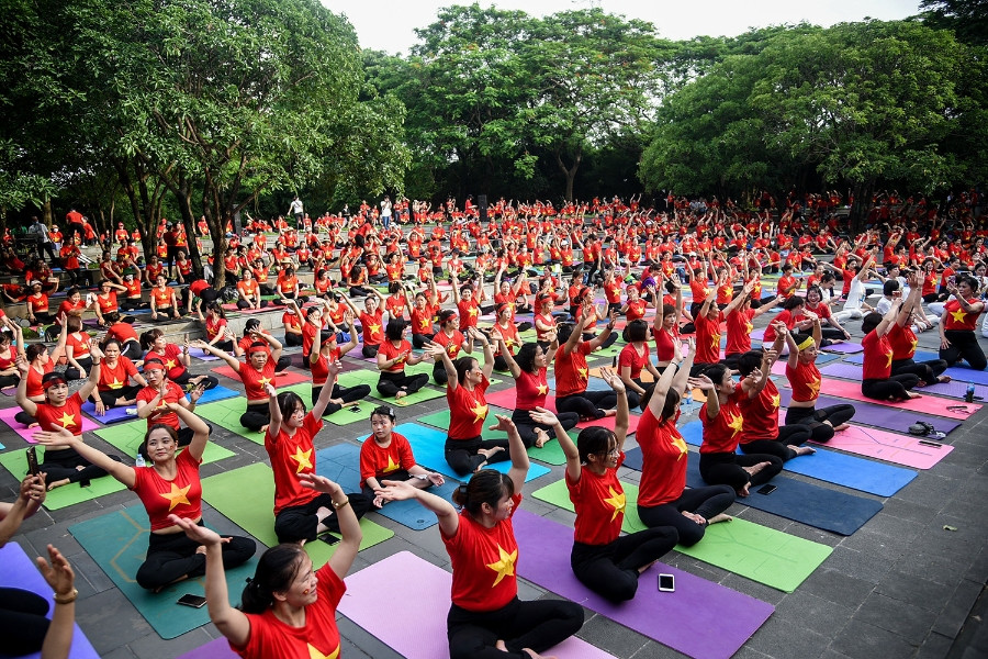 Hơn 1.000 người đồng diễn ở Festival Yoga Hà Nội 2022