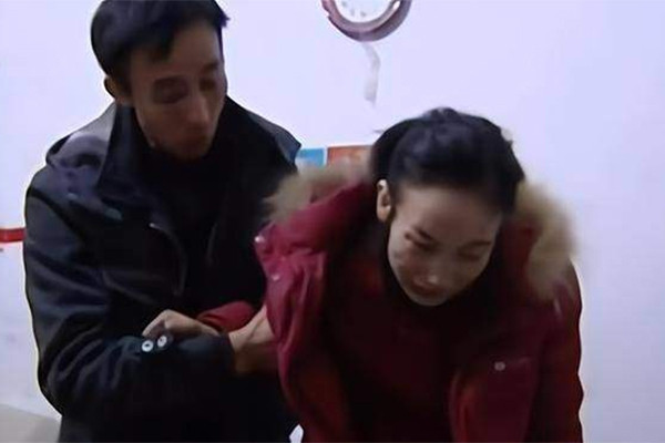 Chồng bỗng dưng biến mất sau 5 năm chăm vợ bệnh, sự thật xúc động hé lộ