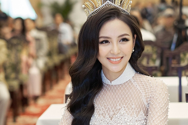 Miss South Vietnam Hai Yen is beautiful and gentle at the event