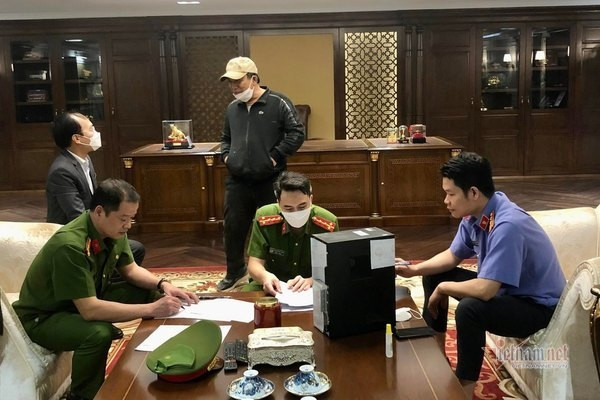 Bán giấy thu tiền: Soi kỹ dòng tiền chục nghìn tỷ đi đâu, làm gì, mua bán ra sao