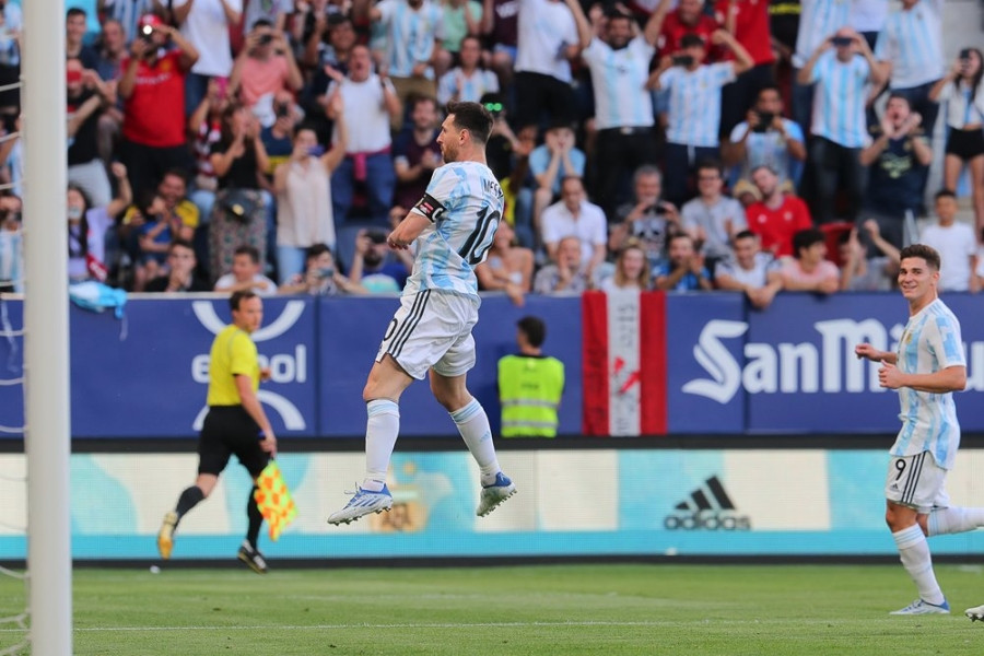 Messi ghi 5 bàn, Argentina thắng hoành tráng