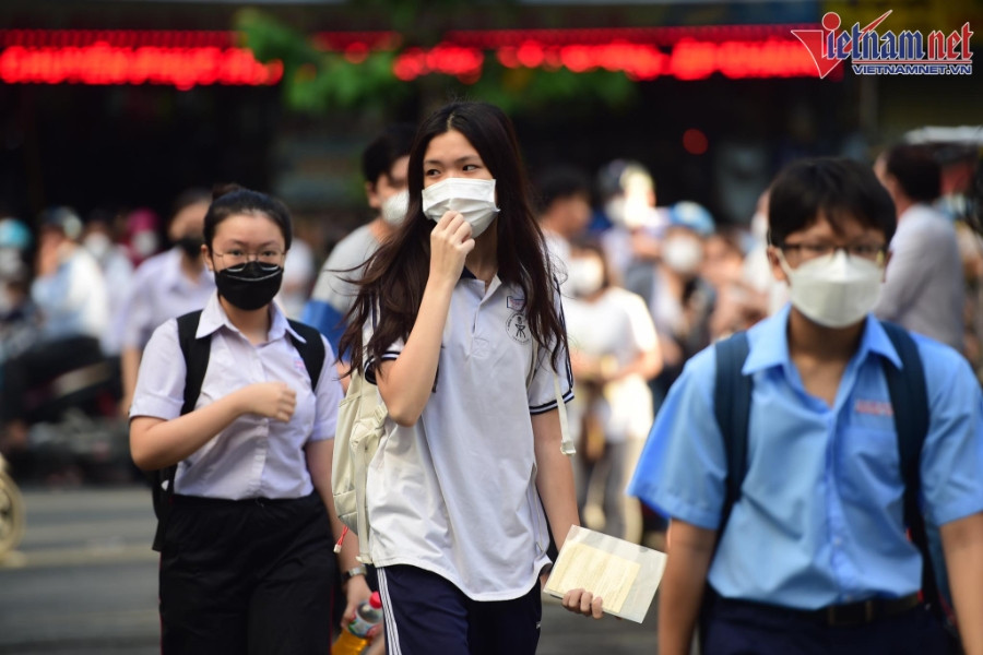 Đề thi lớp 10 môn Toán chuyên Trường phổ thông Năng khiếu năm 2022