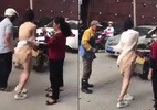 Cô gái bị xé toạc váy áo giữa phố vì tai nạn bất ngờ