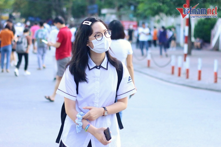 Đề thi lớp 10 chuyên Lý trường chuyên Khoa học Tự nhiên 2022